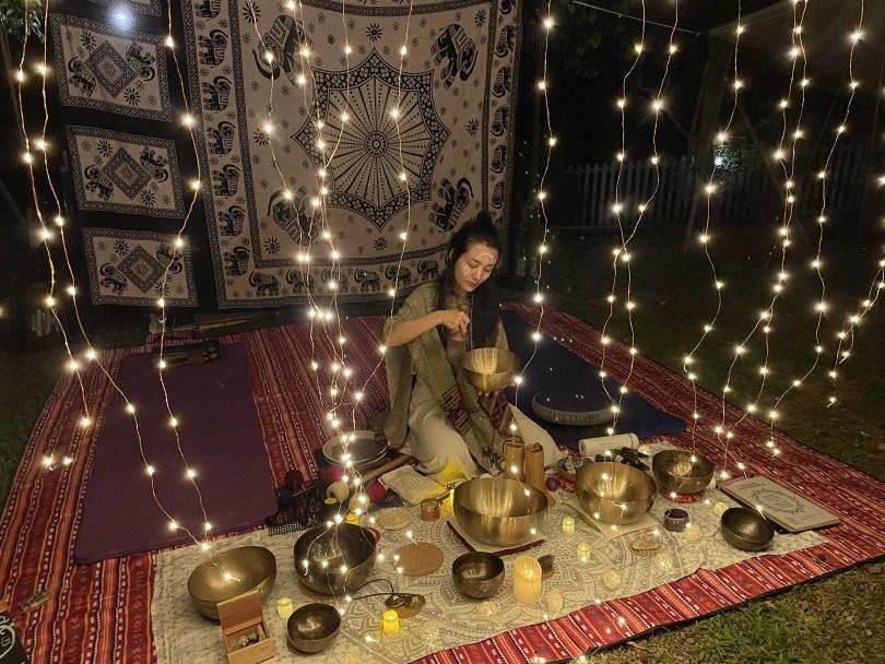 【Healing】所有疗愈都来自你的身体!颂钵音疗师 Ashley:“相信内在力量,答案往往就在我们心里。” 内容图4 女神网-大潮社TV实时追踪属于女人新资讯的综合网站! 【Healing】所有疗愈都来自你的身体!颂钵音疗师 Ashley:“相信内在力量,答案往往就在我们心里。” 愈心灵 图4张