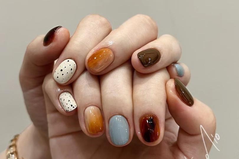 2023 秋冬必备“美拉德色美甲”|焦糖、咖棕色系显低调奢华 | 女神网 内容图3 女神网-大潮社TV实时追踪属于女人新资讯的综合网站! 2023 秋冬必备“美拉德色美甲”|焦糖、咖棕色系显低调奢华 | 女神网 乐生活 图3张