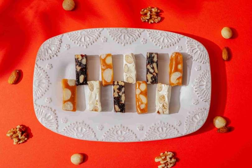 精选 5 类过年必吃零嘴|咀嚼系牛轧糖、层次系蛋黄酥,让你越吃越涮嘴! 内容图1 女神网-大潮社TV实时追踪属于女人新资讯的综合网站! 精选 5 类过年必吃零嘴|咀嚼系牛轧糖、层次系蛋黄酥,让你越吃越涮嘴! 乐生活 图1张