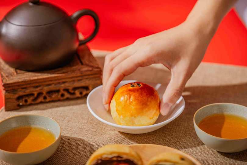 精选 5 类过年必吃零嘴|咀嚼系牛轧糖、层次系蛋黄酥,让你越吃越涮嘴! 内容图3 女神网-大潮社TV实时追踪属于女人新资讯的综合网站! 精选 5 类过年必吃零嘴|咀嚼系牛轧糖、层次系蛋黄酥,让你越吃越涮嘴! 乐生活 图3张