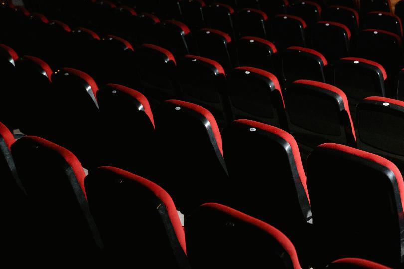 看电影要配爆米花?5 个关于电影院的冷知识,红色椅子这样来的! 内容图2 女神网-大潮社TV实时追踪属于女人新资讯的综合网站! 看电影要配爆米花?5 个关于电影院的冷知识,红色椅子这样来的! 乐生活 图2张