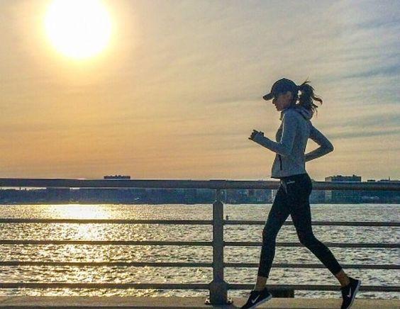 小习惯也能改变生活!养成早睡早起的作息:从早上起床喝水开始 内容图2 女神网-大潮社TV实时追踪属于女人新资讯的综合网站! 小习惯也能改变生活!养成早睡早起的作息:从早上起床喝水开始 乐生活 图2张