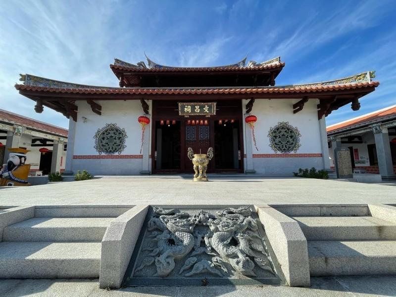 苗栗后龙景点 14 选!绝美海岸线、彩虹便利商店...等你来踩点 内容图6 女神网-大潮社TV实时追踪属于女人新资讯的综合网站! 苗栗后龙景点 14 选!绝美海岸线、彩虹便利商店...等你来踩点 乐生活 图6张