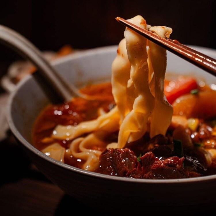 2024 牛肉面大赏!精选台北 7 家必吃:部落客最爱、米其林必比登认证 内容图4 女神网-大潮社TV实时追踪属于女人新资讯的综合网站! 2024 牛肉面大赏!精选台北 7 家必吃:部落客最爱、米其林必比登认证 乐生活 图4张