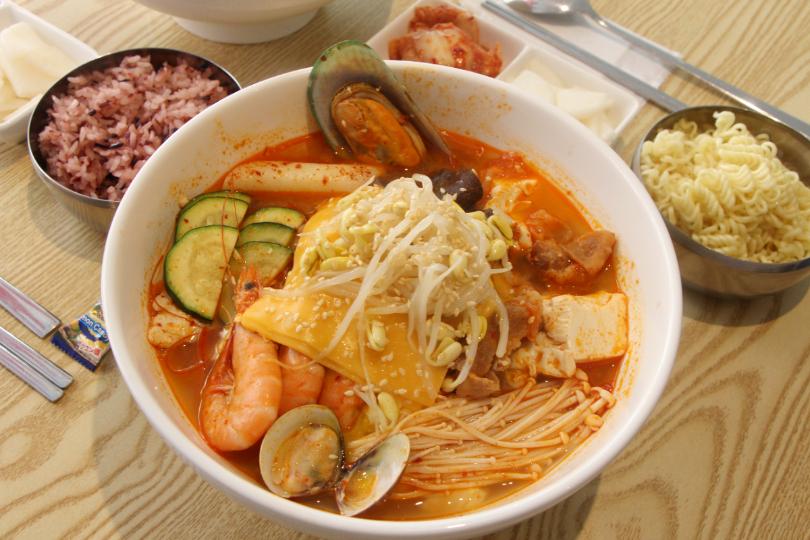 一个人也能吃!特搜 5 间台北韩式料理,不用飞韩国就能享用道地韩食 内容图3 女神网-大潮社TV实时追踪属于女人新资讯的综合网站! 一个人也能吃!特搜 5 间台北韩式料理,不用飞韩国就能享用道地韩食 乐生活 图3张