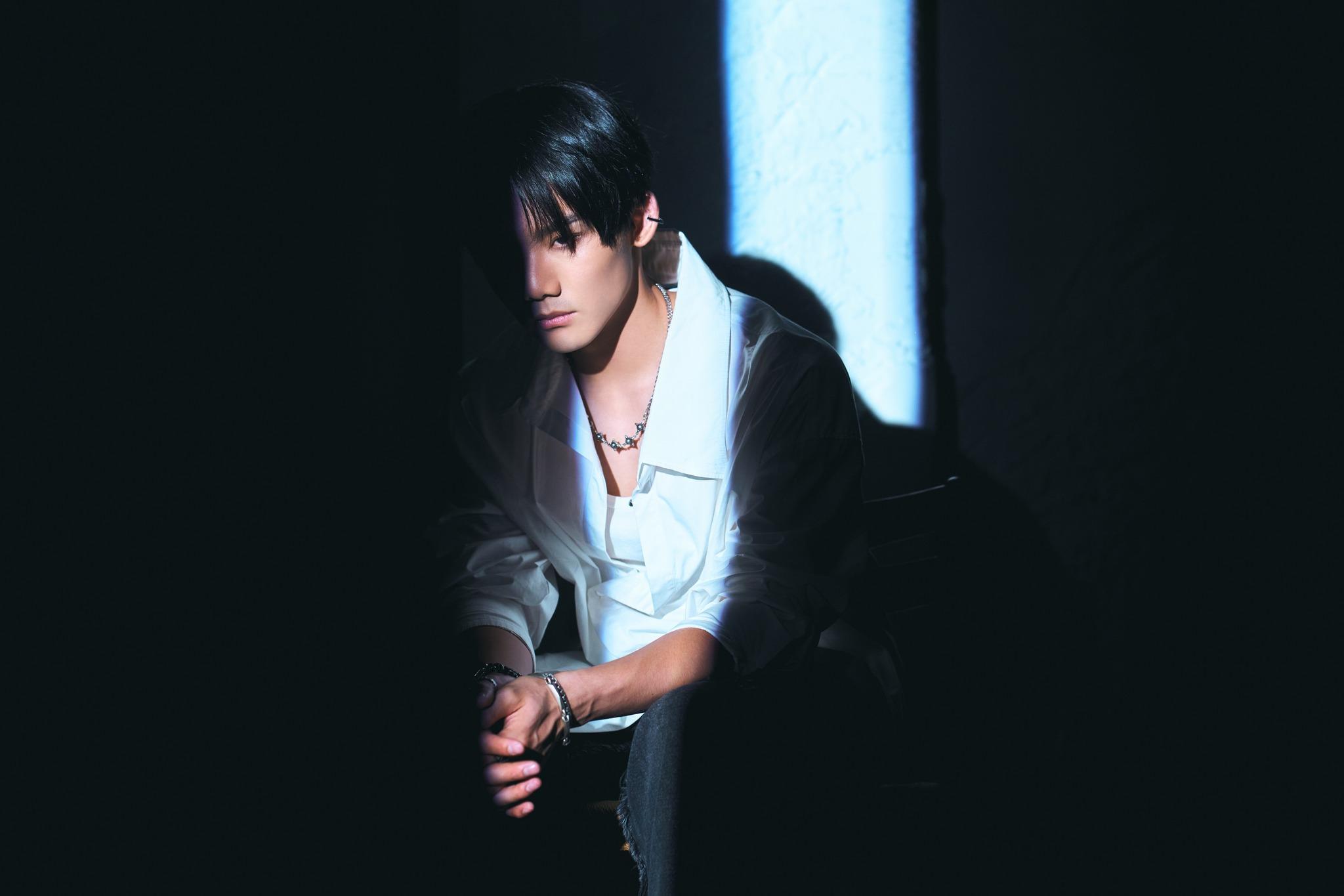 “就算步伐再疲惫缓慢 笑容终会绽开”徐𬀩翔《跃》:走过无尽黑暗,释放内心挣扎跃向自由 内容图1 女神网-大潮社TV实时追踪属于女人新资讯的综合网站! “就算步伐再疲惫缓慢 笑容终会绽开”徐𬀩翔《跃》:走过无尽黑暗,释放内心挣扎跃向自由 愈心灵 图1张