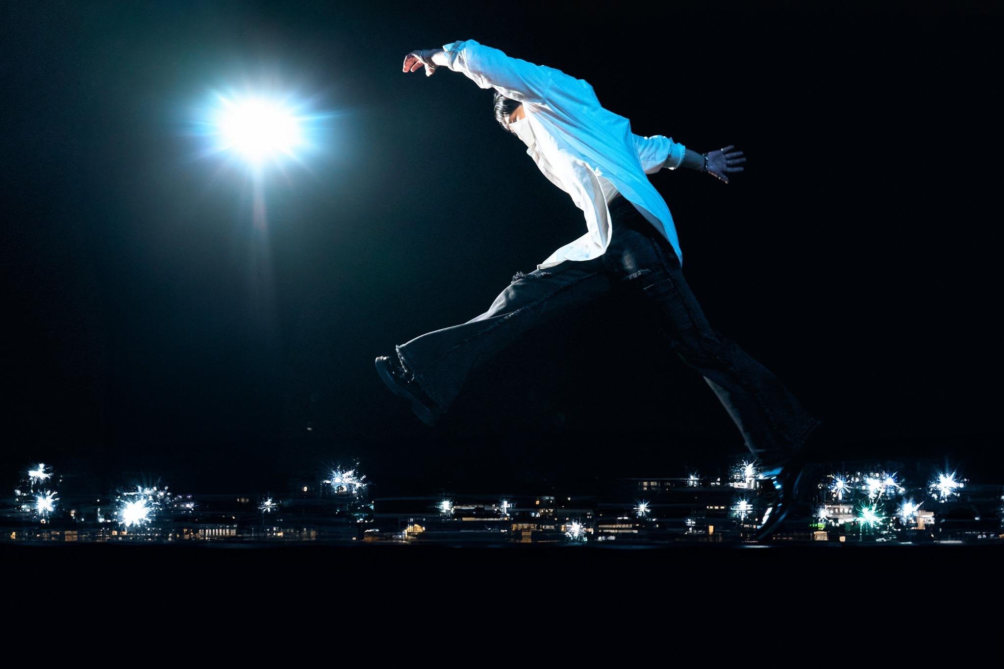 “就算步伐再疲惫缓慢 笑容终会绽开”徐𬀩翔《跃》:走过无尽黑暗,释放内心挣扎跃向自由 内容图2 女神网-大潮社TV实时追踪属于女人新资讯的综合网站! “就算步伐再疲惫缓慢 笑容终会绽开”徐𬀩翔《跃》:走过无尽黑暗,释放内心挣扎跃向自由 愈心灵 图2张