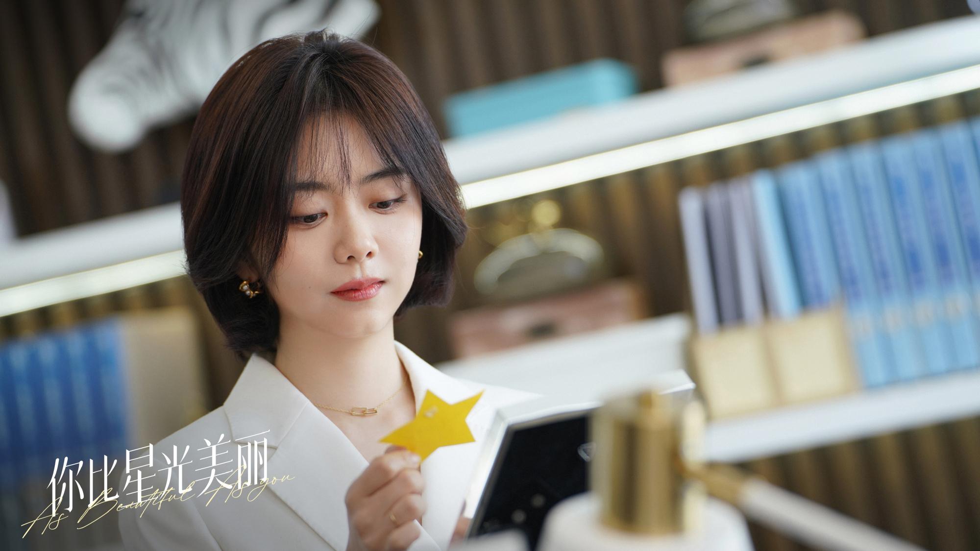 “走好自己的路,该来的花期总会到来。”《你比星光美丽》:人生不该被同化,随时序开出最馥郁的花 内容图2 女神网-大潮社TV实时追踪属于女人新资讯的综合网站! “走好自己的路,该来的花期总会到来。”《你比星光美丽》:人生不该被同化,随时序开出最馥郁的花 愈心灵 图2张