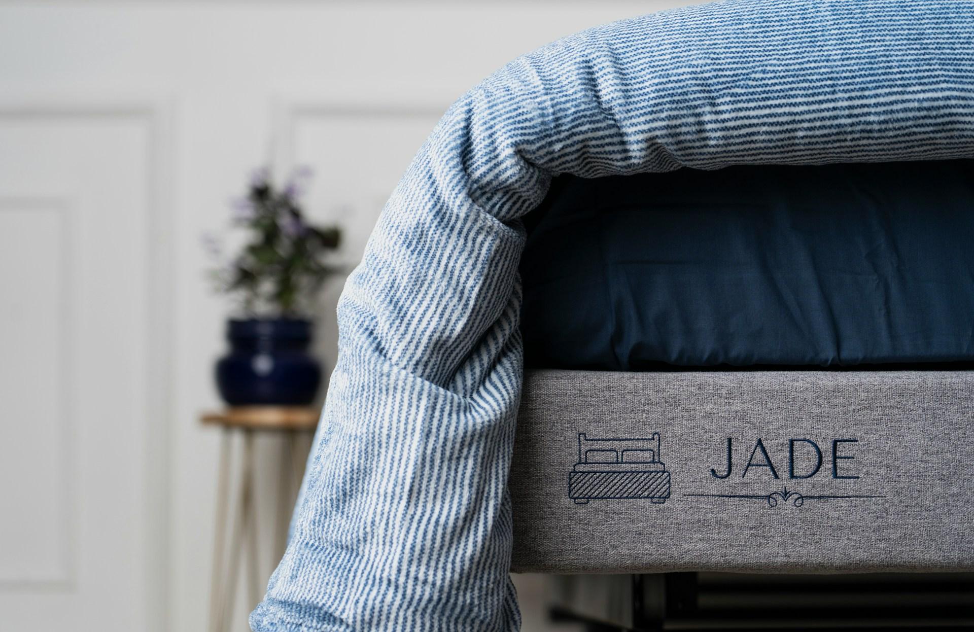 睡眠质量竟然与“被子的厚薄”有关!美国睡眠期刊证实:厚重被子可以降低失眠率,还能帮助分泌褪黑激素? 内容图4 女神网-大潮社TV实时追踪属于女人新资讯的综合网站! 睡眠质量竟然与“被子的厚薄”有关!美国睡眠期刊证实:厚重被子可以降低失眠率,还能帮助分泌褪黑激素? 乐生活 图4张