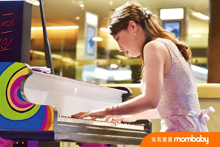 钢琴家许惠钧为女儿而奏的疗愈曲:平衡高敏、稳定情绪 内容图1 女神网-大潮社TV实时追踪属于女人新资讯的综合网站! 钢琴家许惠钧为女儿而奏的疗愈曲:平衡高敏、稳定情绪 品观点 图1张