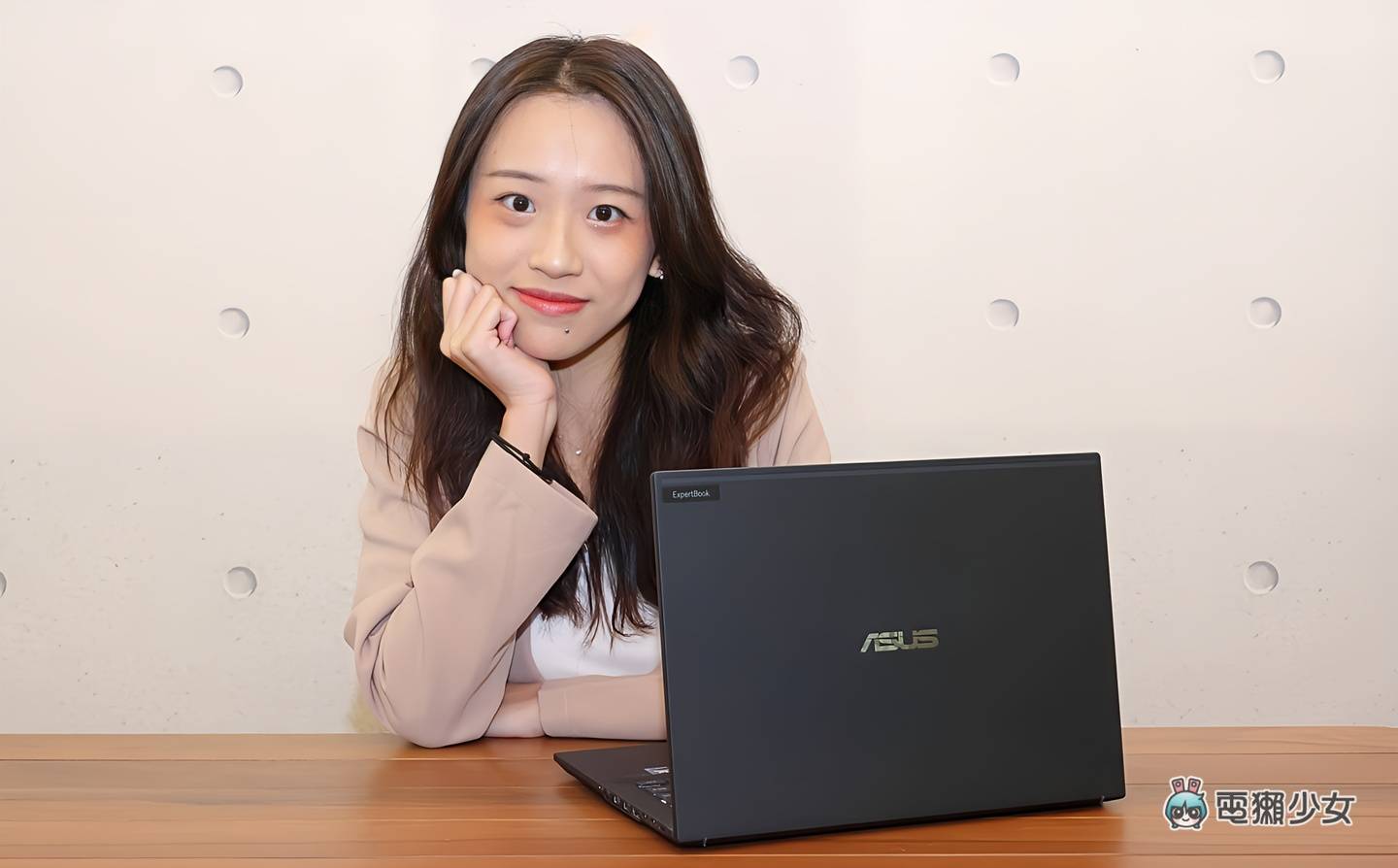 出差工作好伙伴!ASUS ExpertBook B5(B5404CMA)实测,首款 AI 商用笔电聪明提高效率 出差工作好伙伴!ASUS ExpertBook B5(B5404CMA)实测,首款 AI 商用笔电聪明提高效率