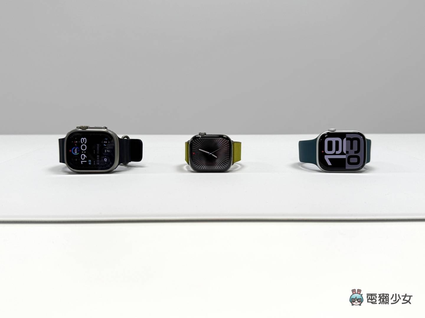 Apple Watch Series 10 萤幕更大超级薄!黑色钛金属 Apple Watch Ultra 2 实机快速看 Apple Watch Series 10 萤幕更大超级薄!黑色钛金属 Apple Watch Ultra 2 实机快速看