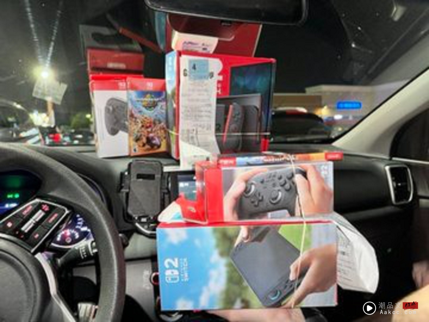 任天堂 Switch 2 全球开卖 美国玩家开箱发现萤幕被钉爆? 任天堂 Switch 2 全球开卖 美国玩家开箱发现萤幕被钉爆?