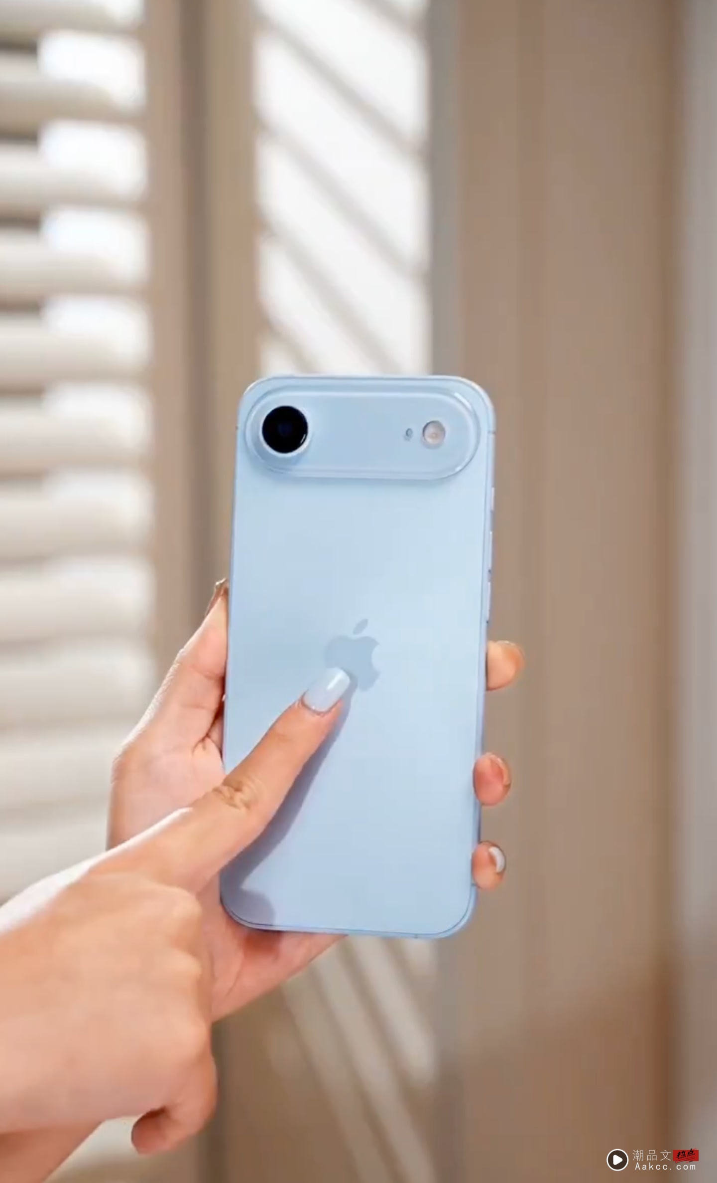 iPhone 17 Air 天蓝色模型机现身!延续 MacBook Air 热门色调 iPhone 17 Air 天蓝色模型机现身!延续 MacBook Air 热门色调