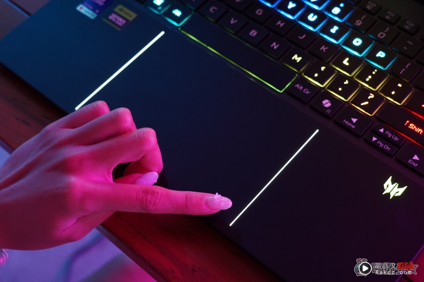 【开箱】Acer Predator Triton 14 AI 开箱:超好按的电竞 + 创作者笔电 【开箱】Acer Predator Triton 14 AI 开箱:超好按的电竞 + 创作者笔电