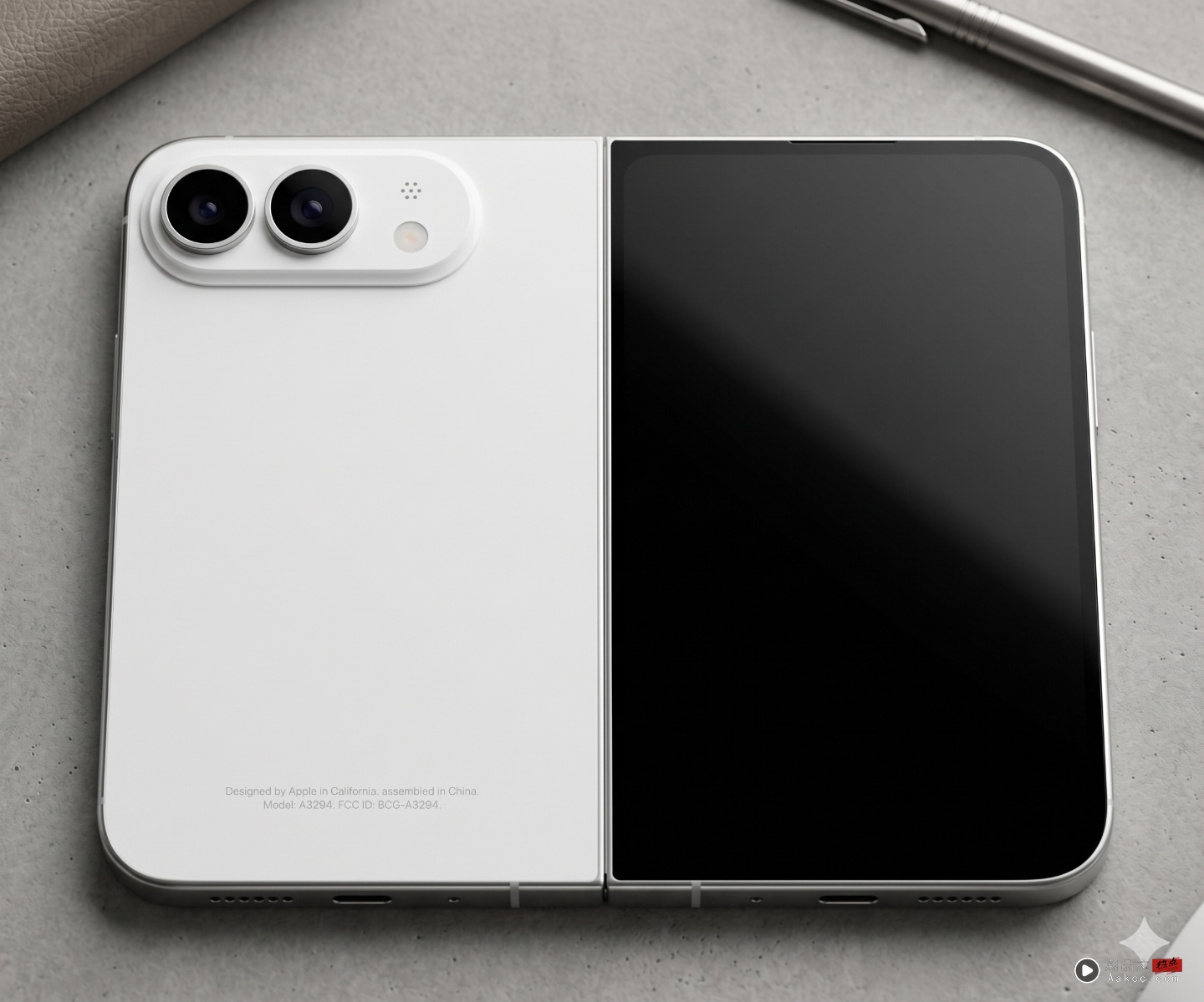 苹果摺叠 iPhone 外型再曝光!神秘新机可能只有白色? 苹果摺叠 iPhone 外型再曝光!神秘新机可能只有白色?