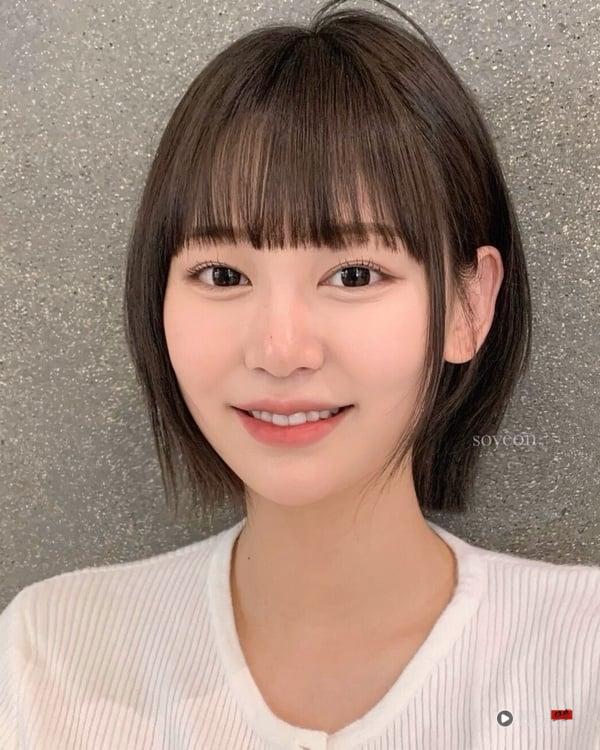 2025中年妇女短发造型指南:15款修饰脸型、好整理短发+减龄遮白发发色推荐 内容图10 新潮社-实时最新热点娱乐时尚美妆等新闻资讯网站! 2025中年妇女短发造型指南:15款修饰脸型、好整理短发+减龄遮白发发色推荐