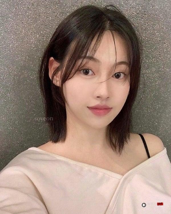 2025中年妇女短发造型指南:15款修饰脸型、好整理短发+减龄遮白发发色推荐 内容图11 新潮社-实时最新热点娱乐时尚美妆等新闻资讯网站! 2025中年妇女短发造型指南:15款修饰脸型、好整理短发+减龄遮白发发色推荐