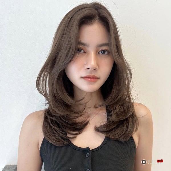 2025中年妇女短发造型指南:15款修饰脸型、好整理短发+减龄遮白发发色推荐 内容图19 新潮社-实时最新热点娱乐时尚美妆等新闻资讯网站! 2025中年妇女短发造型指南:15款修饰脸型、好整理短发+减龄遮白发发色推荐