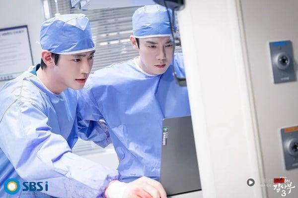网评“人生不可错过”神剧韩剧TO6!《浪漫医师金师傅》第6,打败9.7分神剧的冠军是它 内容图4 新潮社-实时最新热点娱乐时尚美妆等新闻资讯网站! 网评“人生不可错过”神剧韩剧TO6!《浪漫医师金师傅》第6,打败9.7分神剧的冠军是它