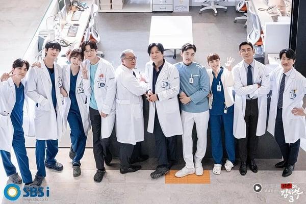 网评“人生不可错过”神剧韩剧TO6!《浪漫医师金师傅》第6,打败9.7分神剧的冠军是它 内容图1 新潮社-实时最新热点娱乐时尚美妆等新闻资讯网站! 网评“人生不可错过”神剧韩剧TO6!《浪漫医师金师傅》第6,打败9.7分神剧的冠军是它
