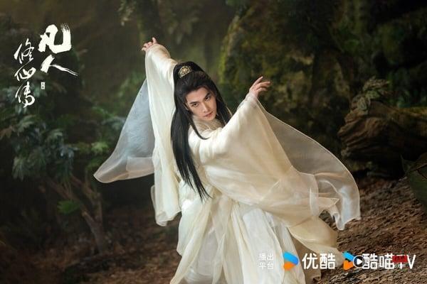 2025下半年最期待电视剧TOP10!杨洋《凡人修仙传》第8,《子夜归》第3,冠军真有爆款相 内容图7 新潮社-实时最新热点娱乐时尚美妆等新闻资讯网站! 优酷2025有好多重磅大男主古装剧待播,除了已经上线的肖战《藏海传》,杨洋这部《凡人修仙传》也是优酷制播的大男主S+古装剧。讲述山村穷小子韩立,偶然之下跨入到一个江湖小门派,虽然资质平庸,但最后修炼成仙的故事。