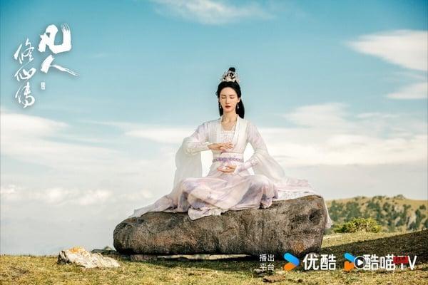 2025下半年最期待电视剧TOP10!杨洋《凡人修仙传》第8,《子夜归》第3,冠军真有爆款相 内容图8 新潮社-实时最新热点娱乐时尚美妆等新闻资讯网站! 优酷2025有好多重磅大男主古装剧待播,除了已经上线的肖战《藏海传》,杨洋这部《凡人修仙传》也是优酷制播的大男主S+古装剧。讲述山村穷小子韩立,偶然之下跨入到一个江湖小门派,虽然资质平庸,但最后修炼成仙的故事。