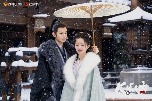 近年“最高分”古装悬疑爱情电视剧TOP10!《朝雪录》6.3《锦衣之下》7.5分第三,冠军是它 内容图7 新潮社-实时最新热点娱乐时尚美妆等新闻资讯网站! 丁禹兮主演的《长乐曲》知名度没这么高,不过也很值得追!这也是结合探案的小甜剧,还结合大家爱看的先婚后爱设定。《长乐曲》悬疑探案的部分评价一般,但CP很好嗑!丁禹兮和邓恩熙CP火花非常强,不输《永夜星河》搭虞书欣!