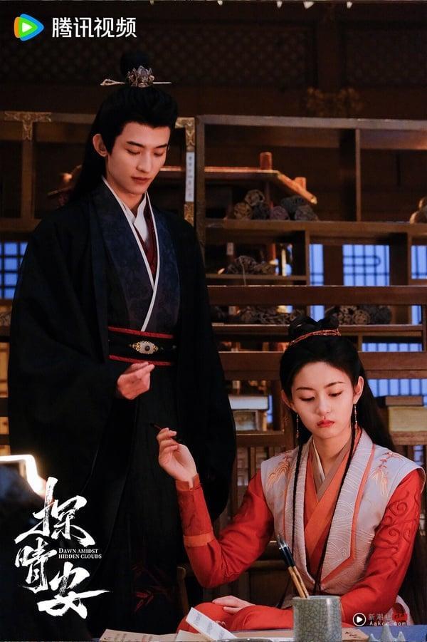 近年“最高分”古装悬疑爱情电视剧TOP10!《朝雪录》6.3《锦衣之下》7.5分第三,冠军是它 内容图5 新潮社-实时最新热点娱乐时尚美妆等新闻资讯网站! 《探晴安》热度非常非常低迷,不过可以一追!这是风格类似《锦衣之下》、《御赐小仵作》的古装探案甜剧,一样是边探案边撒糖的路线。案件不算很高能,但胜在节奏轻快,男女主角养眼,且有CP感。男主角常华森近年出现在《一念关山》、《白月梵星》演技都被赞有苏感,他在这部也很迷人!