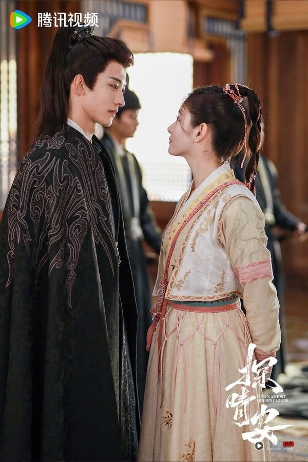 近年“最高分”古装悬疑爱情电视剧TOP10!《朝雪录》6.3《锦衣之下》7.5分第三,冠军是它 内容图6 新潮社-实时最新热点娱乐时尚美妆等新闻资讯网站! 《探晴安》热度非常非常低迷,不过可以一追!这是风格类似《锦衣之下》、《御赐小仵作》的古装探案甜剧,一样是边探案边撒糖的路线。案件不算很高能,但胜在节奏轻快,男女主角养眼,且有CP感。男主角常华森近年出现在《一念关山》、《白月梵星》演技都被赞有苏感,他在这部也很迷人!