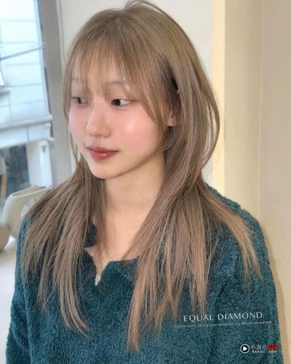 2025 最齐全“奶茶色”染发范本25款:奶茶灰、奶茶棕不挑肤色,这款不用漂就好看 内容图17 新潮社-实时最新热点娱乐时尚美妆等新闻资讯网站! 奶茶色发色范本12:香槟奶茶