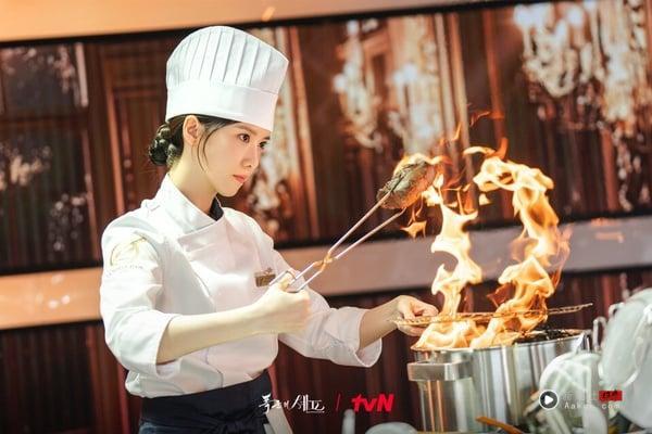 《暴君的厨师》7大幕后故事:李彩玟在剧组狂练肌肉,润娥吃“鹿肉”引发争议? 内容图6 新潮社-实时最新热点娱乐时尚美妆等新闻资讯网站! 《暴君的厨师》7大幕后故事:李彩玟在剧组狂练肌肉,润娥吃“鹿肉”引发争议?