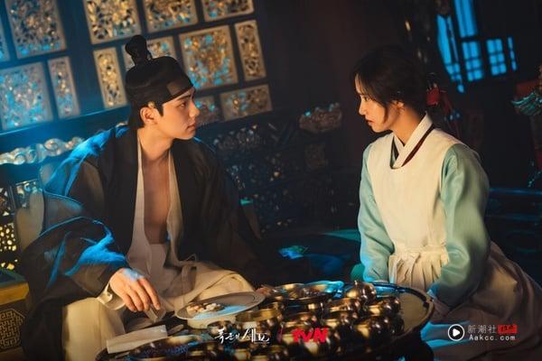 《暴君的厨师》7大幕后故事:李彩玟在剧组狂练肌肉,润娥吃“鹿肉”引发争议? 内容图5 新潮社-实时最新热点娱乐时尚美妆等新闻资讯网站! 《暴君的厨师》7大幕后故事:李彩玟在剧组狂练肌肉,润娥吃“鹿肉”引发争议?