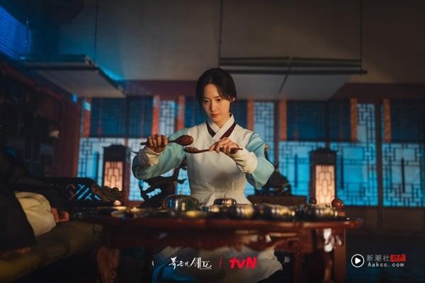 《暴君的厨师》7大幕后故事:李彩玟在剧组狂练肌肉,润娥吃“鹿肉”引发争议? 内容图7 新潮社-实时最新热点娱乐时尚美妆等新闻资讯网站! 《暴君的厨师》7大幕后故事:李彩玟在剧组狂练肌肉,润娥吃“鹿肉”引发争议?