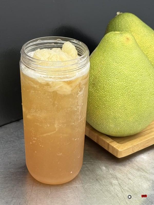 八曜和茶必喝新品 “柚粒柚粒系列” 即日起限时开卖,喝得到老欉文旦果肉太赞 内容图3 新潮社-实时最新热点娱乐时尚美妆等新闻资讯网站! 八曜和茶新品“柚太帅307”售价:79元