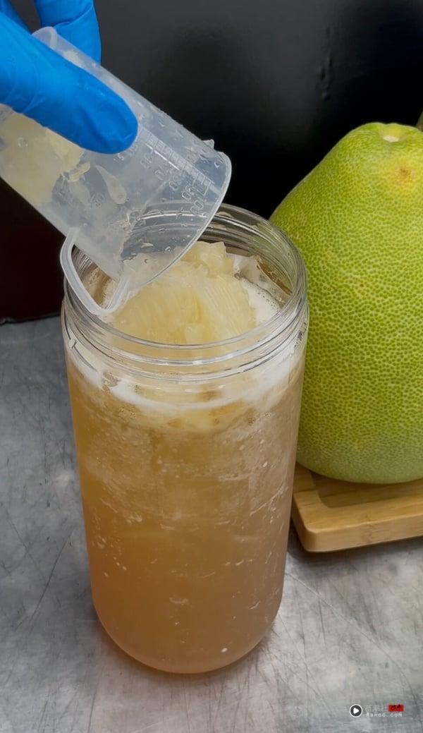 八曜和茶必喝新品 “柚粒柚粒系列” 即日起限时开卖,喝得到老欉文旦果肉太赞 内容图2 新潮社-实时最新热点娱乐时尚美妆等新闻资讯网站! 八曜和茶新品“柚太帅307”售价:79元