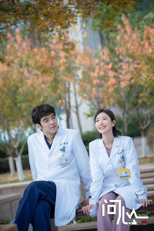 没《凡人修仙传》火但好看!错过可惜9部Netflix“隐藏版”好评电视剧!这部一面倒零负评 内容图9 新潮社-实时最新热点娱乐时尚美妆等新闻资讯网站! 《问心》在豆瓣冲出8.6的高分,是近几年极少数评分超过八分的医疗剧。被一致力荐!很多医疗剧悬浮又不真实,包着医疗剧的外壳谈恋爱,但《问心》不会。《问心》采单元剧的形式,每个小故事都非常好看,剧情温暖,又呈现了医患、医生间、患者间各自的困境与难处,能看出剧组有用心做过功课。三位主角选角非常好,全员演技在线,值得一追!