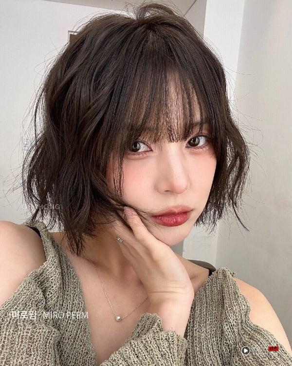 过渡期也不心烦!8款短发过渡期“好整理烫发”推荐,不乱翘、留长更自然 内容图3 新潮社-实时最新热点娱乐时尚美妆等新闻资讯网站! 过渡期也不心烦!8款短发过渡期“好整理烫发”推荐,不乱翘、留长更自然