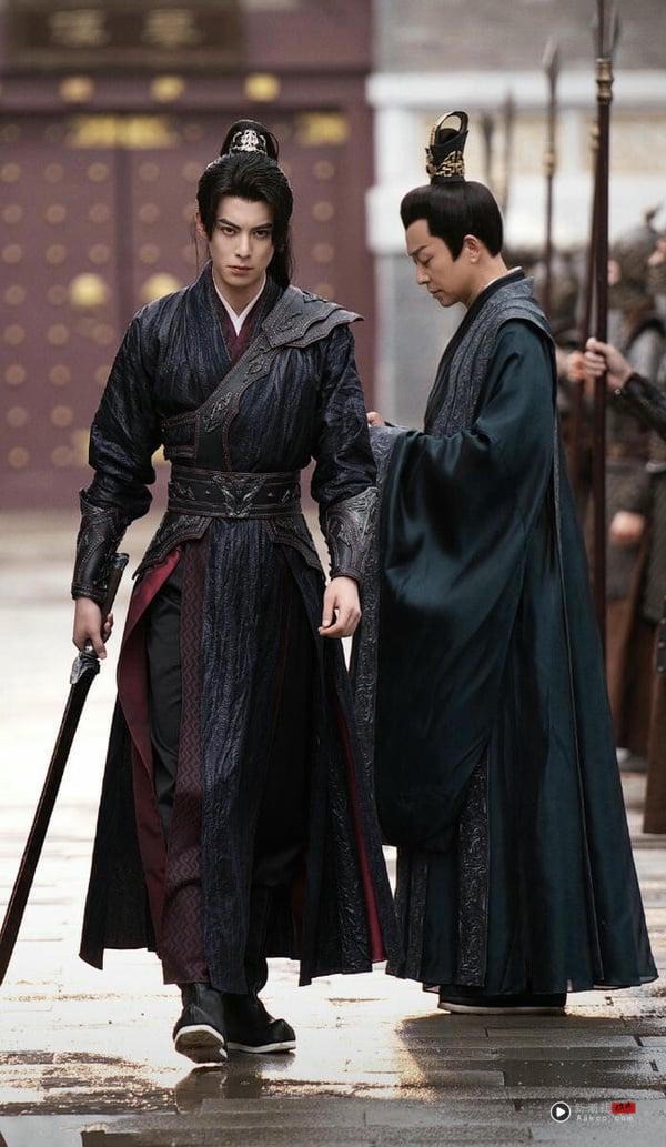 网评“最浪费知名小说IP”电视剧男星TOP10!《凡人修仙传》杨洋第2,冠军被酸是IP粉碎机 内容图3 新潮社-实时最新热点娱乐时尚美妆等新闻资讯网站! 王鹤棣是近年炙手可热的人气95生,王鹤棣出道以来演了满多大IP改编电视剧,其中新版《流星花园》、《将夜2》、《以爱为营》、《大奉打更人》被视为顶级大IP,原着本身就有高人气。