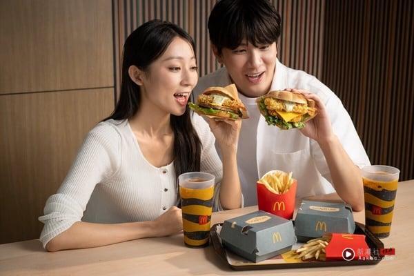 买一送一!麦当劳必吃新品“炸虾天妇罗堡”10/29起期间限定开卖,还有炸虾牛肉堡必吃 内容图3 新潮社-实时最新热点娱乐时尚美妆等新闻资讯网站! 麦当劳必吃新品“炸虾天妇罗堡”系列10/29~12/9期间限定开卖