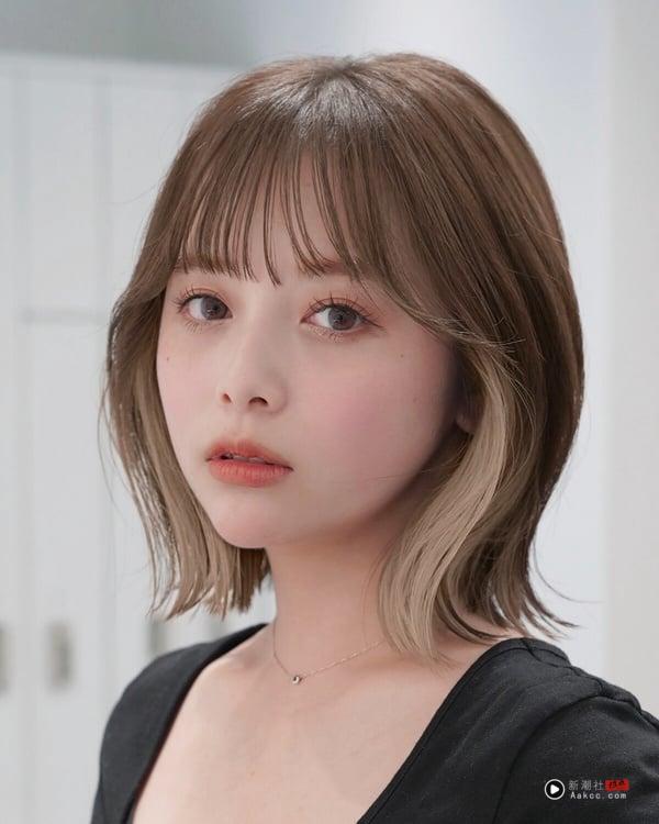 秋冬最火“奶茶灰”发色回归!奶茶棕x雾灰调15款染发范本,不漂褪色也好看 内容图9 新潮社-实时最新热点娱乐时尚美妆等新闻资讯网站! “奶茶灰”发色范本4:奶茶灰耳圈染