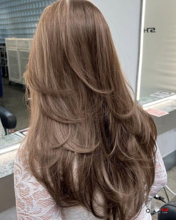 秋冬最火“奶茶灰”发色回归!奶茶棕x雾灰调15款染发范本,不漂褪色也好看 内容图18 新潮社-实时最新热点娱乐时尚美妆等新闻资讯网站! “奶茶灰”发色范本13:香草奶灰