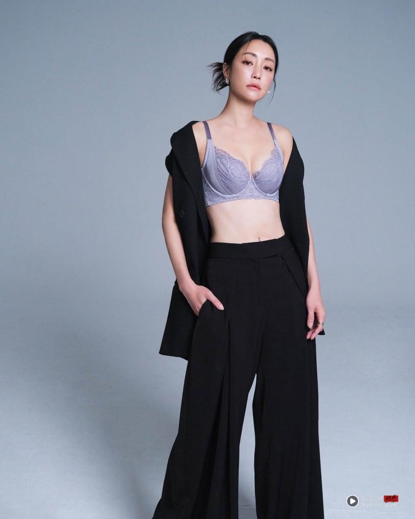 喜欢自己的每一个样子!谢欣颖用一件内衣+丹宁套装,演绎最松弛优雅的日常穿搭灵感 内容图3 新潮社-实时最新热点娱乐时尚美妆等新闻资讯网站! 喜欢自己的每一个样子!谢欣颖用一件内衣+丹宁套装,演绎最松弛优雅的日常穿搭灵感