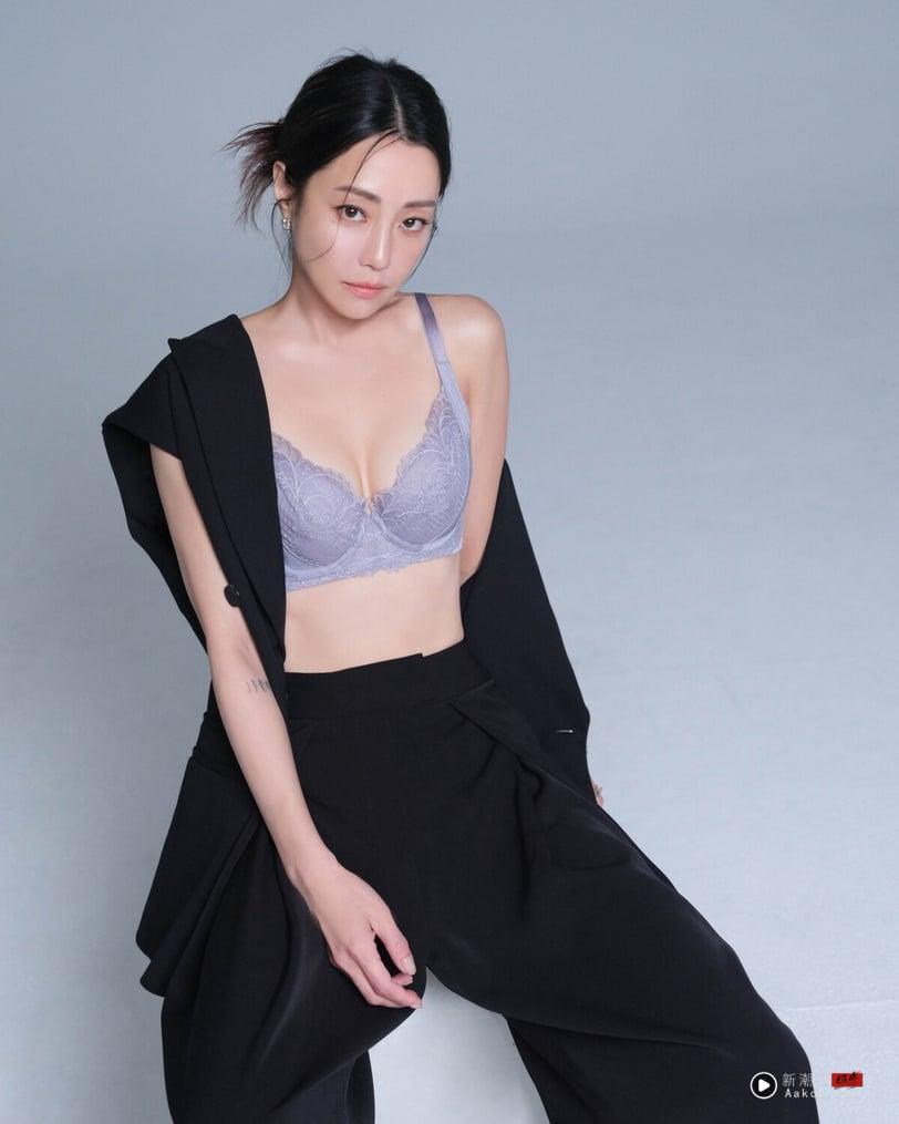 喜欢自己的每一个样子!谢欣颖用一件内衣+丹宁套装,演绎最松弛优雅的日常穿搭灵感 内容图9 新潮社-实时最新热点娱乐时尚美妆等新闻资讯网站! 喜欢自己的每一个样子!谢欣颖用一件内衣+丹宁套装,演绎最松弛优雅的日常穿搭灵感