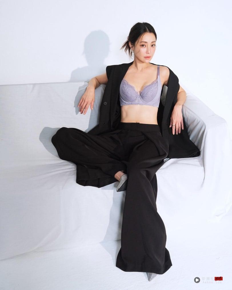 喜欢自己的每一个样子!谢欣颖用一件内衣+丹宁套装,演绎最松弛优雅的日常穿搭灵感 内容图10 新潮社-实时最新热点娱乐时尚美妆等新闻资讯网站! 喜欢自己的每一个样子!谢欣颖用一件内衣+丹宁套装,演绎最松弛优雅的日常穿搭灵感