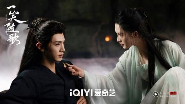 网评2025“好看到值得二刷”电视剧TOP10!《入青云》第5,《临江仙》第3,冠军确实很上瘾 内容图7 新潮社-实时最新热点娱乐时尚美妆等新闻资讯网站! 《一笑随歌》其实可以追!本来因为《锦月如歌》、《与晋长安》等女将军题材的电视剧连着播,大家都有点腻,没想到《一笑随歌》超出预期,网友称赞李沁有演出女将军的英气,剧情推进流畅,满满爆点。男女主角势均力敌,女二由恋爱脑变疯批,剧中有满多失忆、血吻、囚禁的狗血老梗,但拍得很带感。