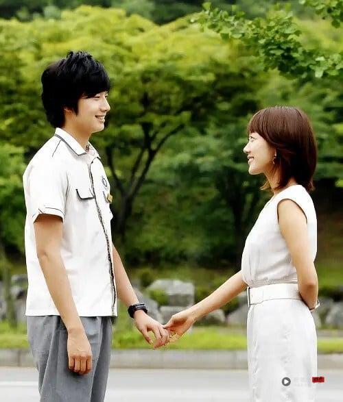 爱重刷韩剧=高EQ?网评“好看到反复重刷”韩剧TOP6!《机医》第3,冠军看十遍都不腻! 内容图2 新潮社-实时最新热点娱乐时尚美妆等新闻资讯网站! 爱重刷韩剧=高EQ?网评“好看到反复重刷”韩剧TOP6!《机医》第3,冠军看十遍都不腻!