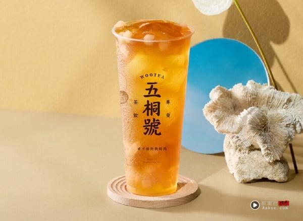 网友大推蜜桃系手摇:季缘“水蜜桃青乌龙”、龟记“蜜桃乌龙”,UG、麻古茶坊也别错过 内容图5 新潮社-实时最新热点娱乐时尚美妆等新闻资讯网站! 五桐号“蜜桃系手摇推荐”:山形蜜桃冻饮,售价:(L)89元