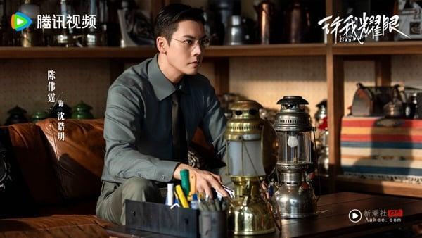 10部不用快转“第一集就好看”电视剧!《许我耀眼》《暗河传》惊艳,第十部更是一集上瘾 内容图2 新潮社-实时最新热点娱乐时尚美妆等新闻资讯网站! 赵露思《许我耀眼》是2025少数走热的现偶电视剧,这部剧太让人着迷了!《许我耀眼》从第一集就很吸引人,女主带着谎言和男主结婚,两人各怀鬼胎,剧情反转又反转,吊足观众胃口。《许我耀眼》前期是相爱相杀的假面夫妻,后期是男主的追妻火葬场,每集都有爆点,真的好看!