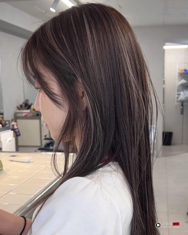 线条染是什么?15款“线条染”发色趋势范本,优缺点&维护攻略 内容图8 新潮社-实时最新热点娱乐时尚美妆等新闻资讯网站! 线条染是什么?15款2025“线条染”发色趋势范本,优缺点&维护攻略